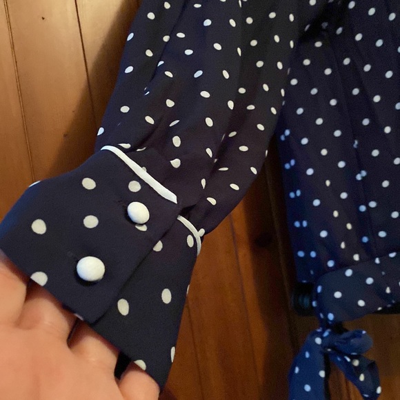 Polkadot off the shoulder 100% polyester with buttons on the side - Picture 4 of 10